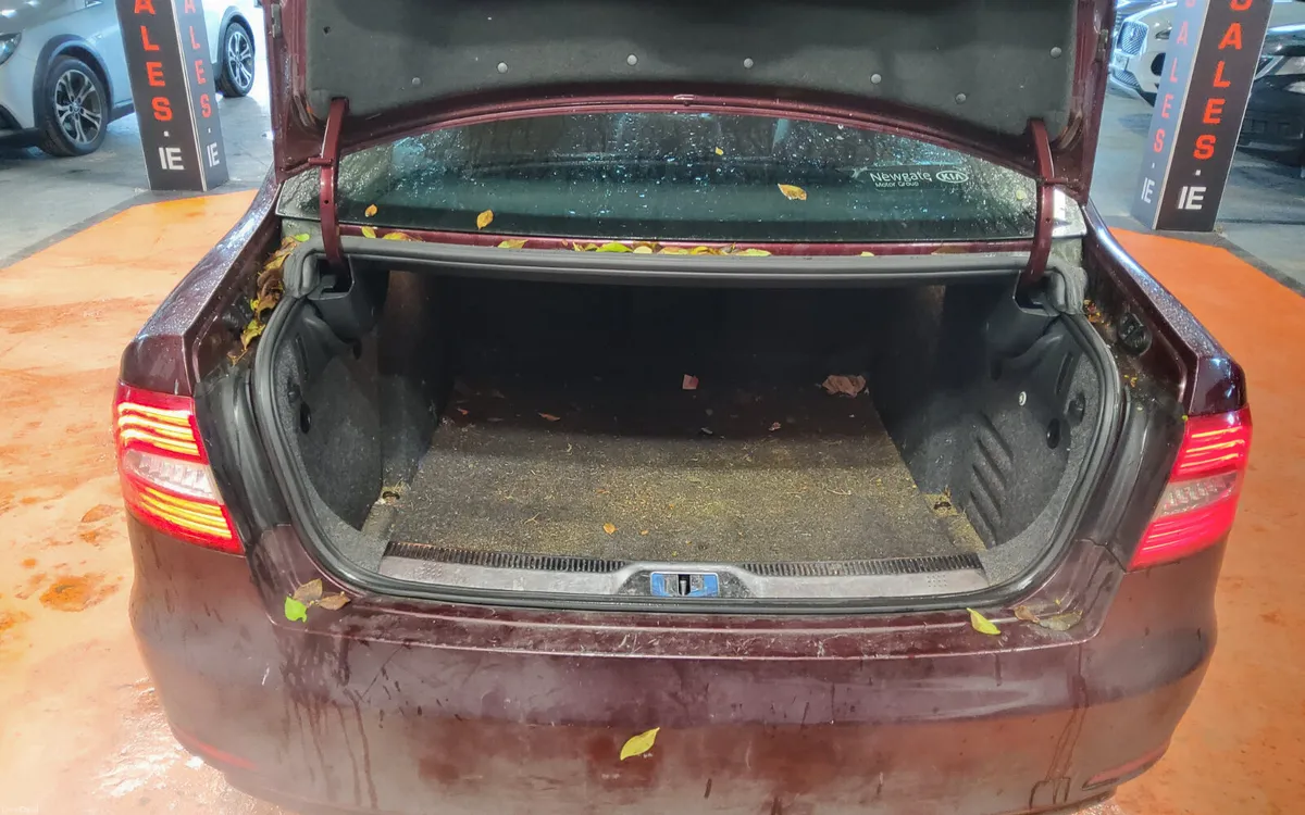 Skoda Superb 2014 - Image 4