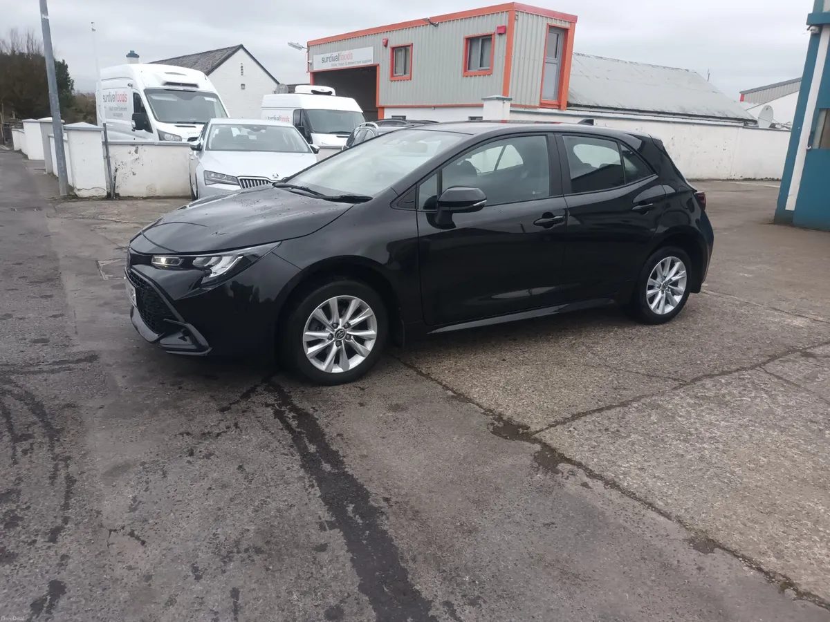 2024 Toyota Corolla 1.8 Hybrid Luna Hatchback - Image 3