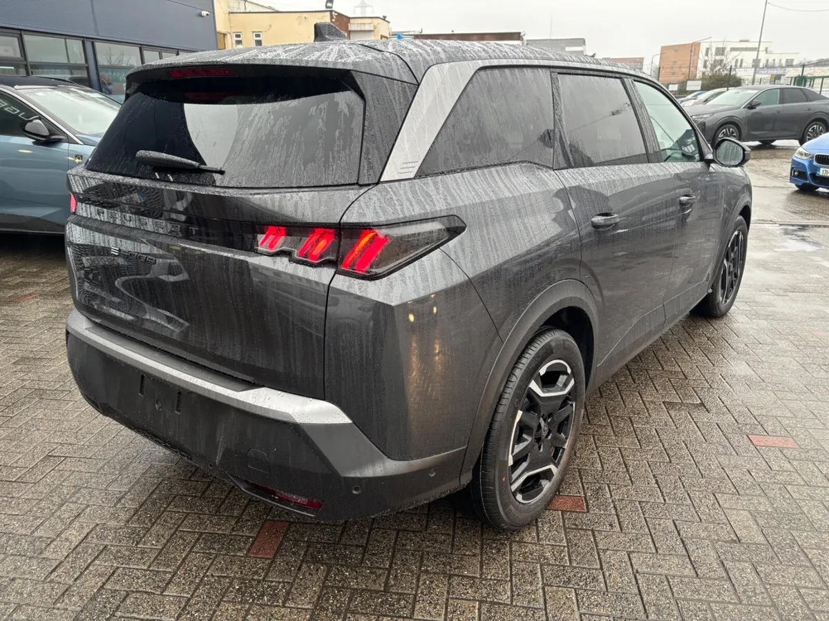 Peugeot 5008 eAllure - Image 4