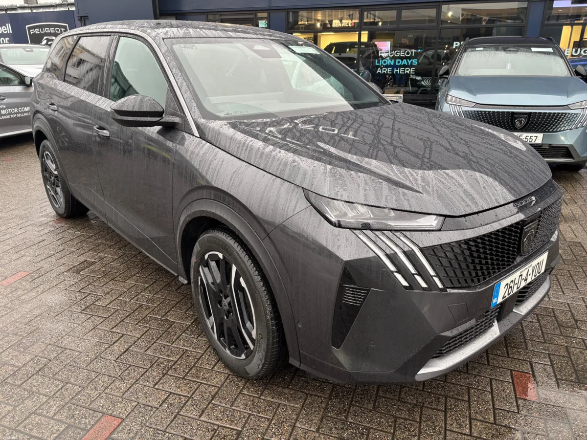 Peugeot 5008 eAllure - Image 1