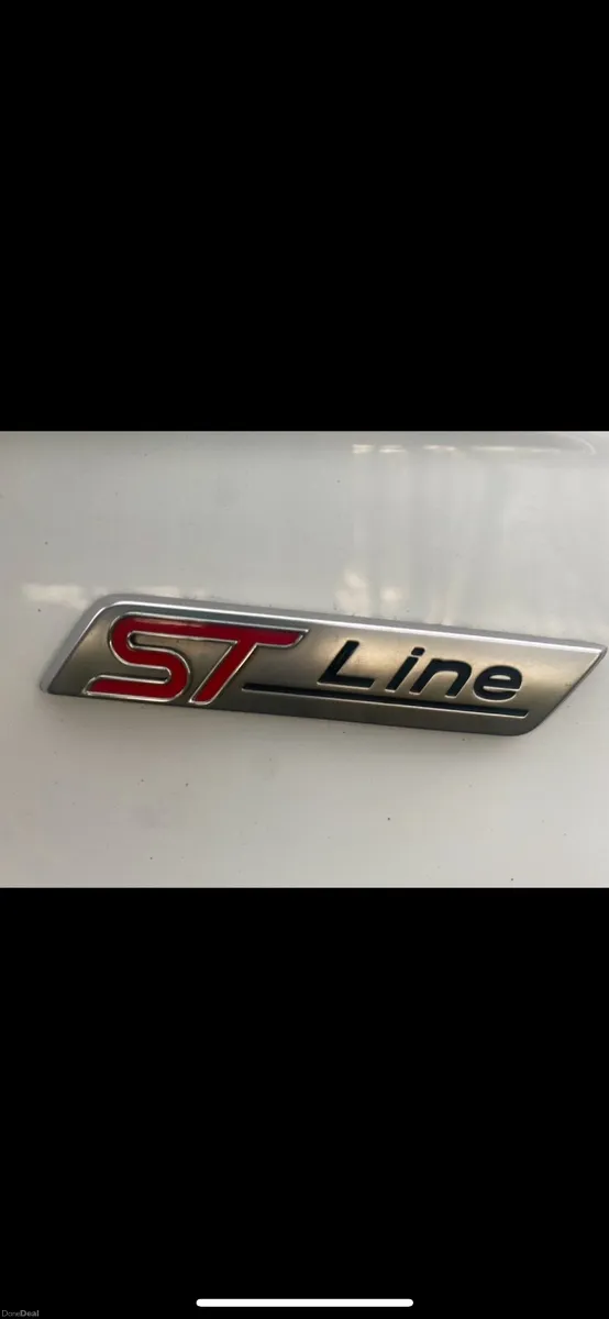 White Ford Focus ST Line - Image 3