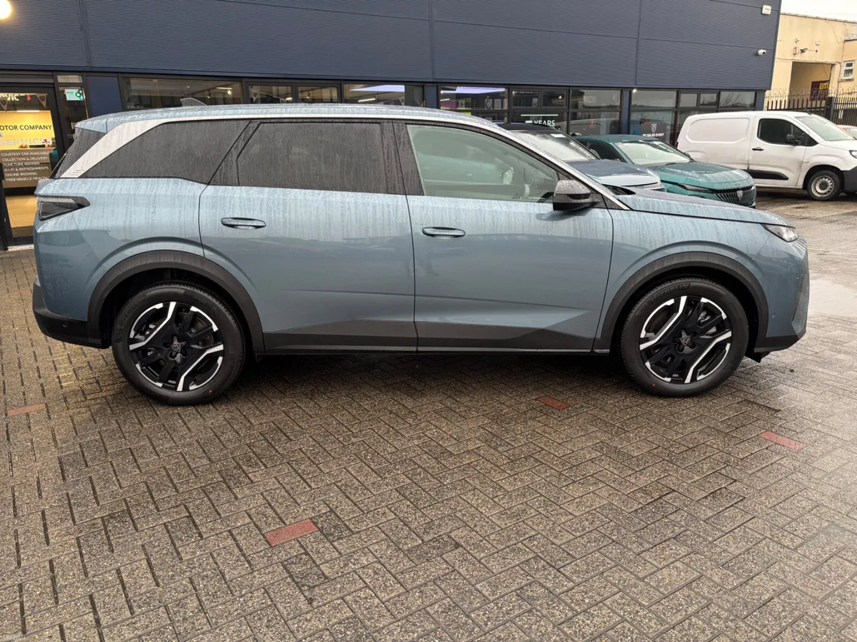 2026 Peugeot 5008 eAllure - Image 3