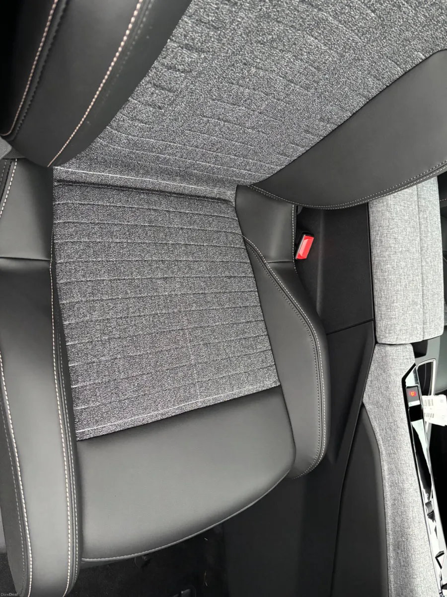 2026 Peugeot 5008 eAllure - Image 6
