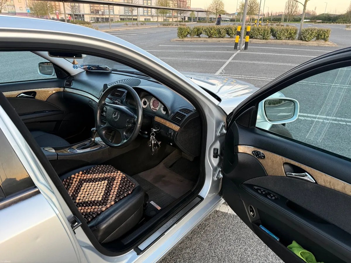 Mercedes-Benz E-Class 2008 - Image 3
