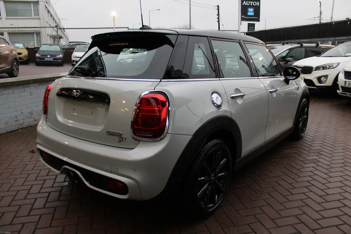 2.0SD COOPER EDITION 5DR HATCHBACK AUTO // AS NEW - Image 4