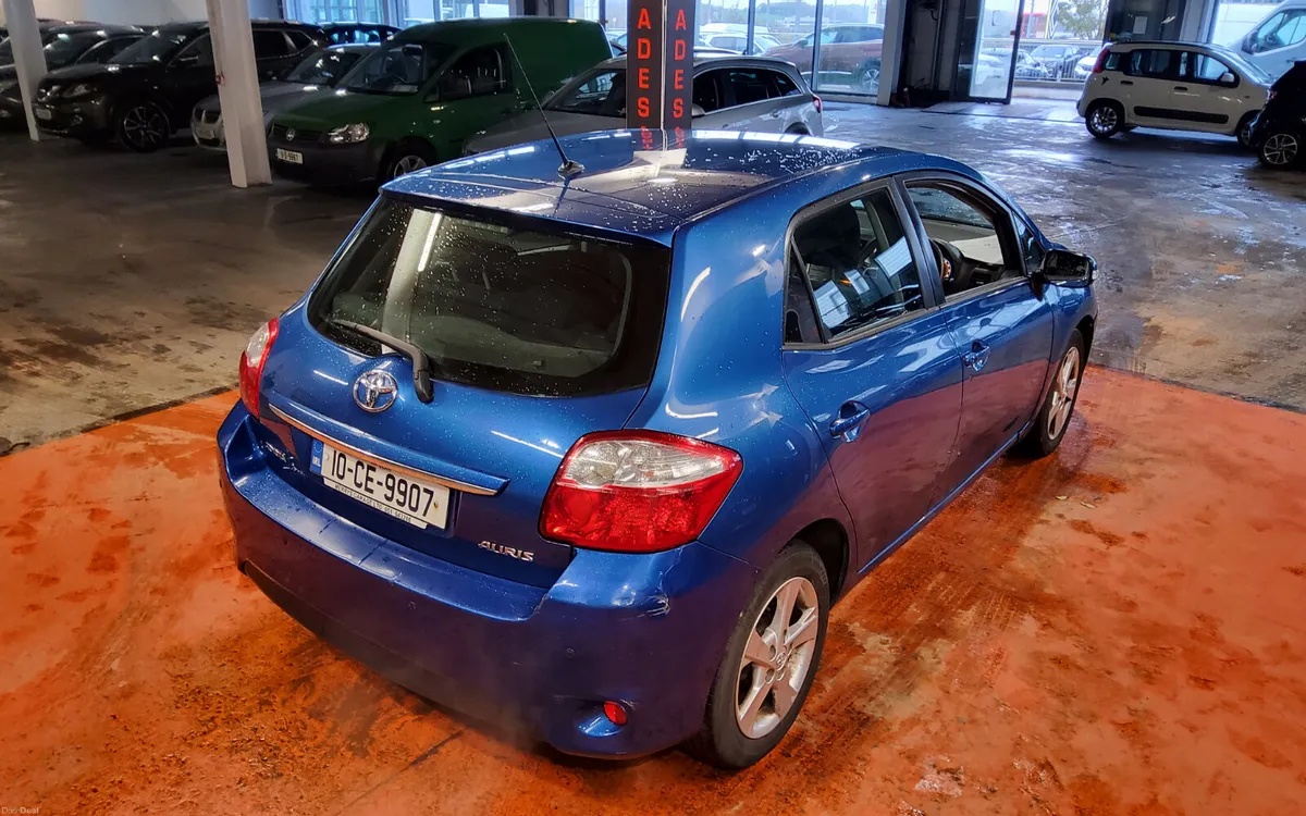 Toyota Auris 2010 - Image 4