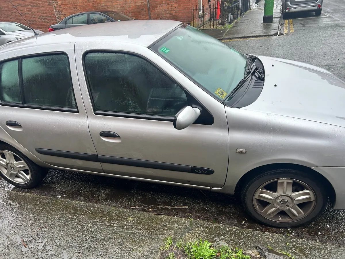 Renault Clio 2005 - Image 1