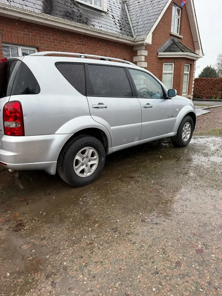 SsangYong passenger jeep, 7-seater - Image 3