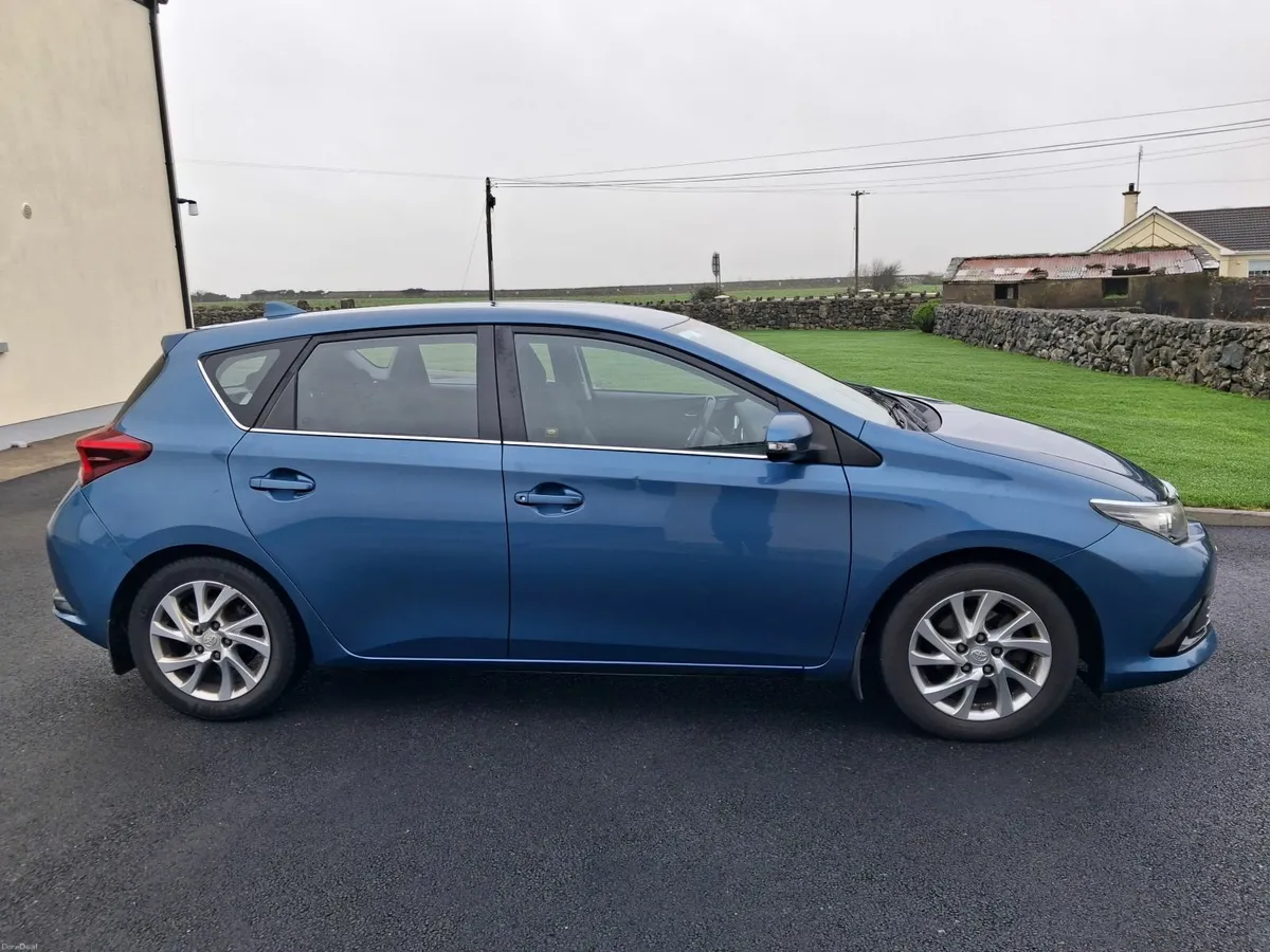 Toyota Auris 2017 - Image 1