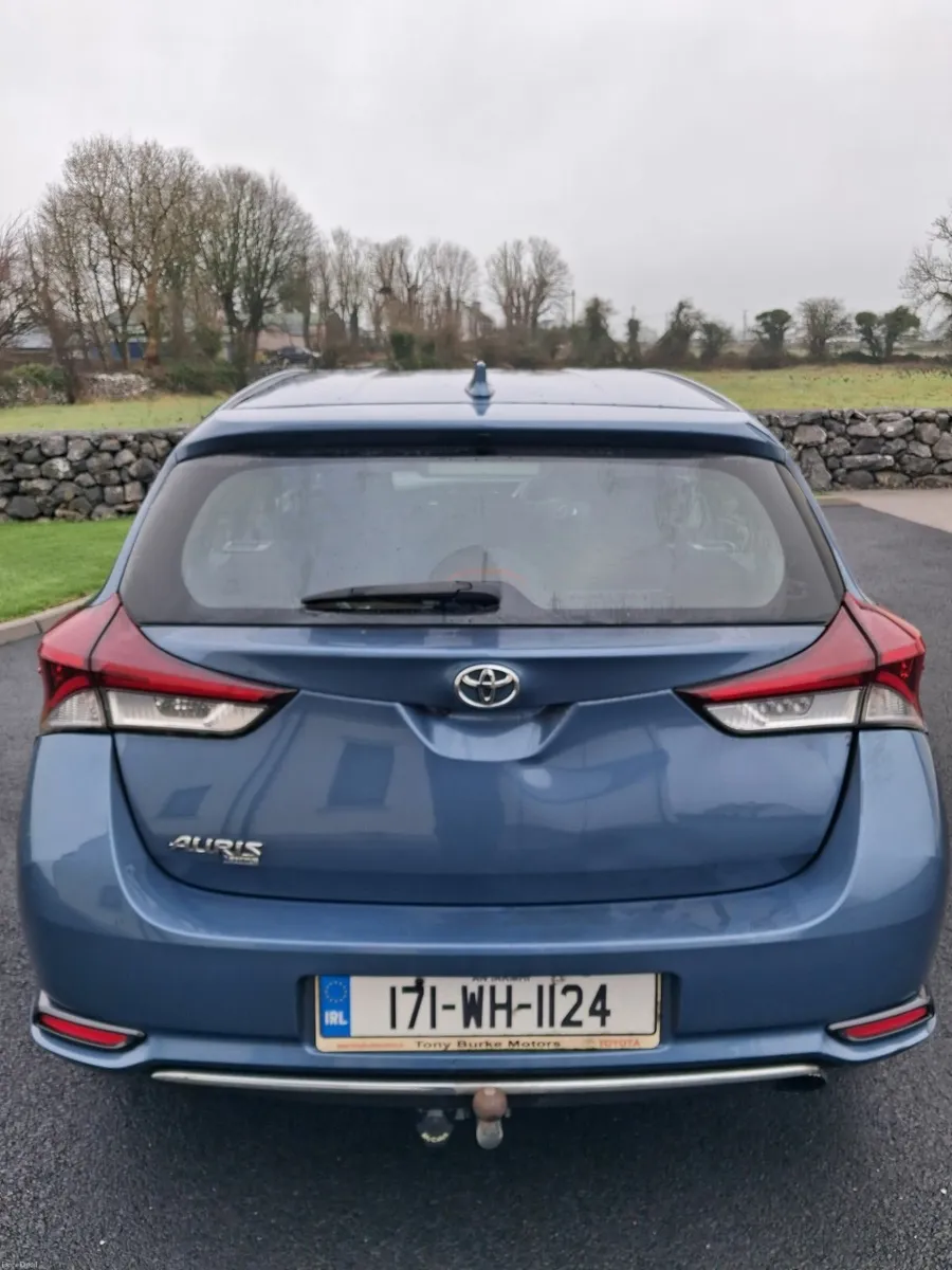Toyota Auris 2017 - Image 2