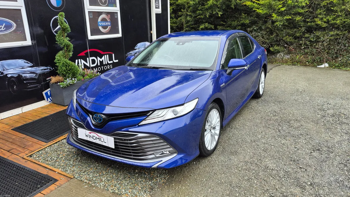 Toyota Camry Hybrid - Image 2