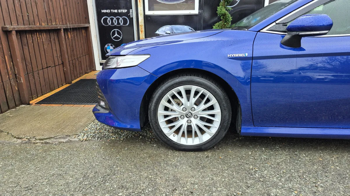 Toyota Camry Hybrid - Image 4