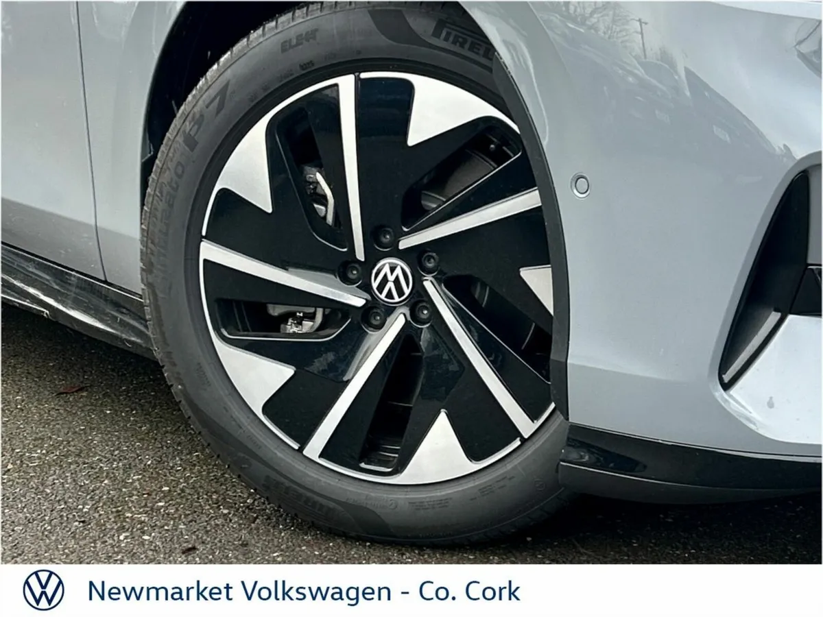Volkswagen ID.7 TOURER PRO PLUS 77KWH AUTOMATIC - Image 2