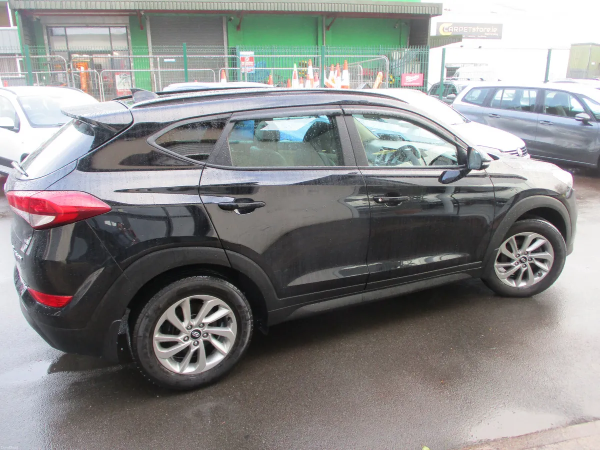 Hyundai Tucson  Premium 1.7 TD,2016 PAN ROOF - Image 4