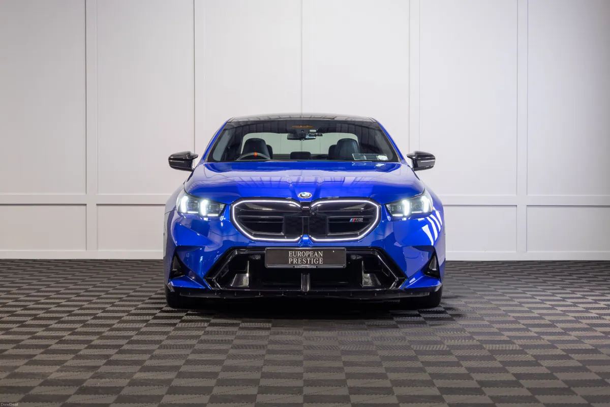 2025 BMW M5 (G90) - Image 2