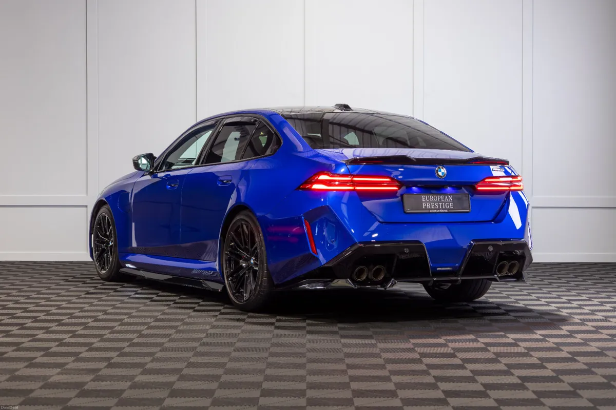 2025 BMW M5 (G90) - Image 4
