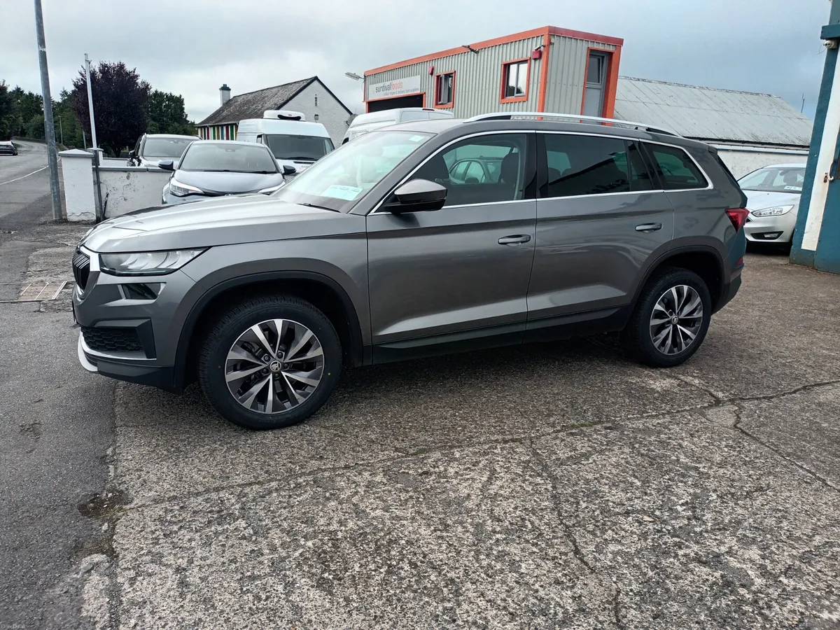 2022Skoda Kodiaq 2.0 TDI 150HP DSG Ambition 7 Seat - Image 4