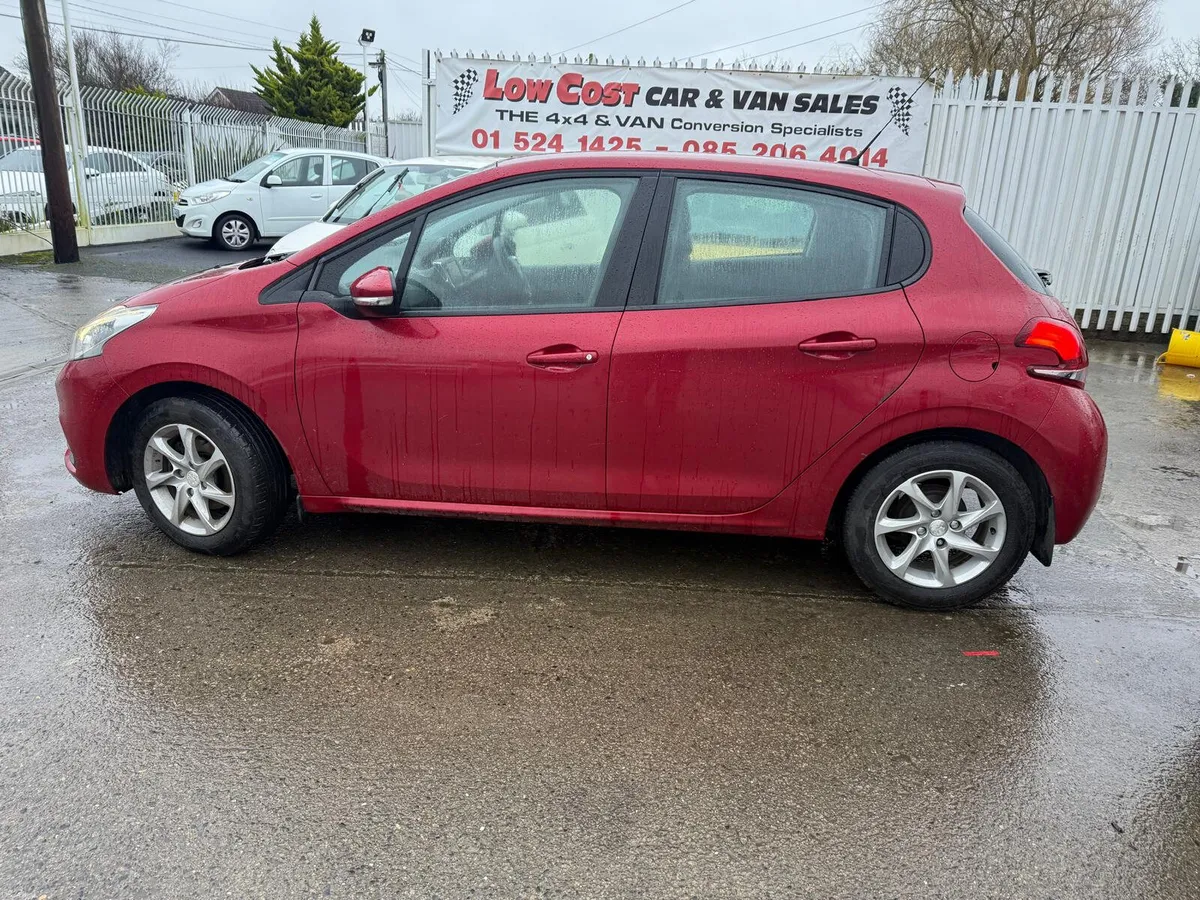 Peugeot 208 2015 - Image 1