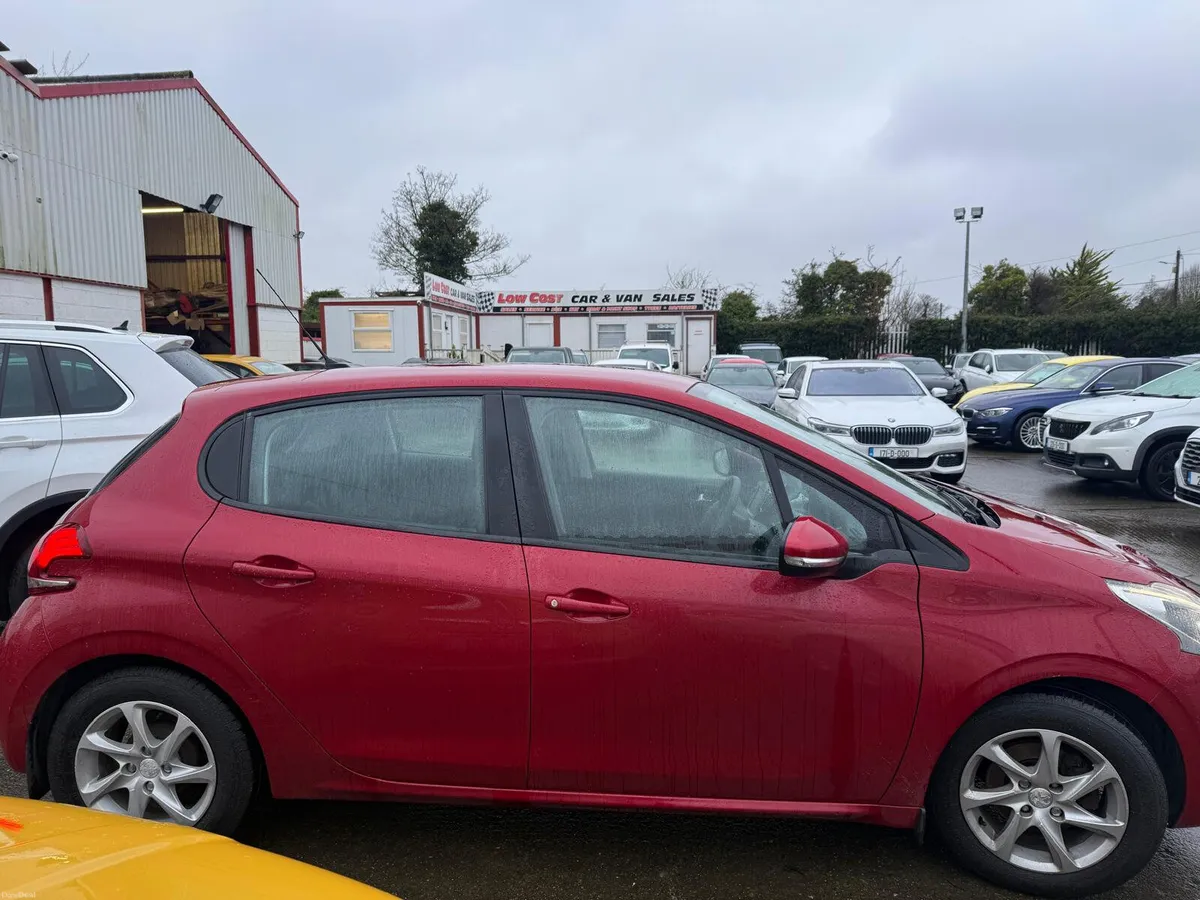 Peugeot 208 2015 - Image 2