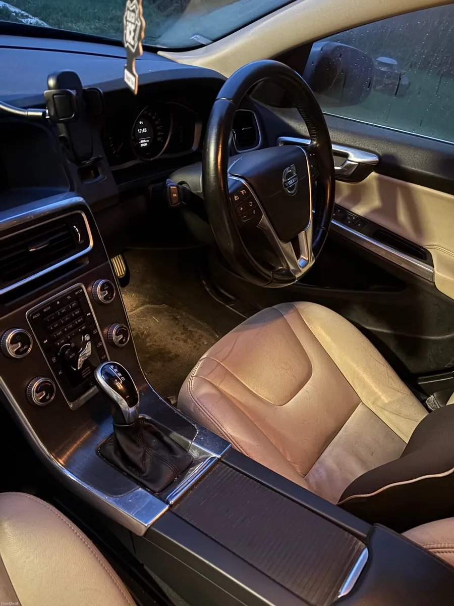 Volvo S60 2015 - Image 4