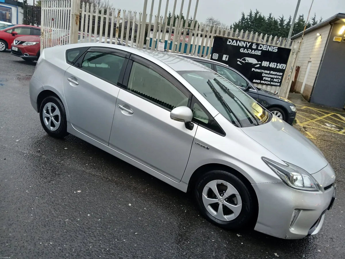 Toyota Prius 2015 - Image 1