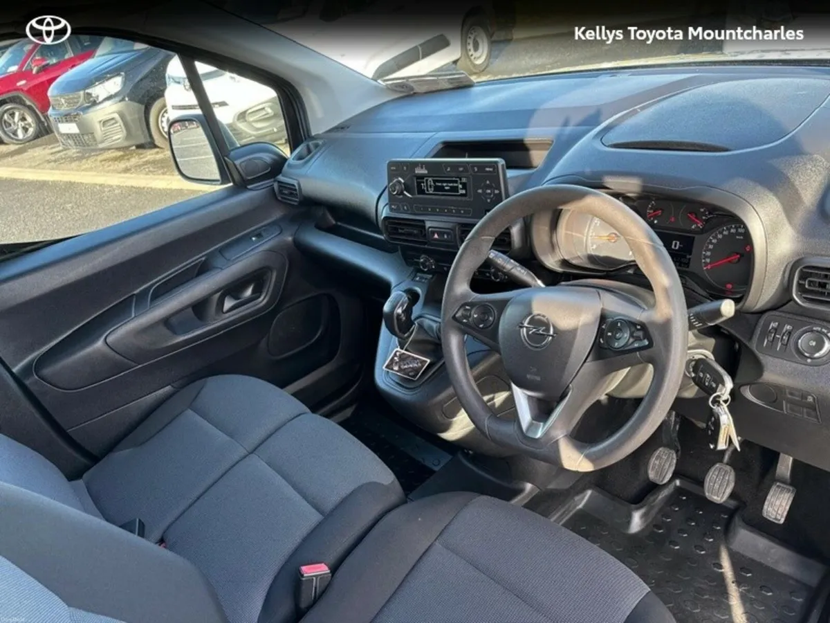 Toyota Corolla COROLLA HYB LUNA SALOON - Image 2