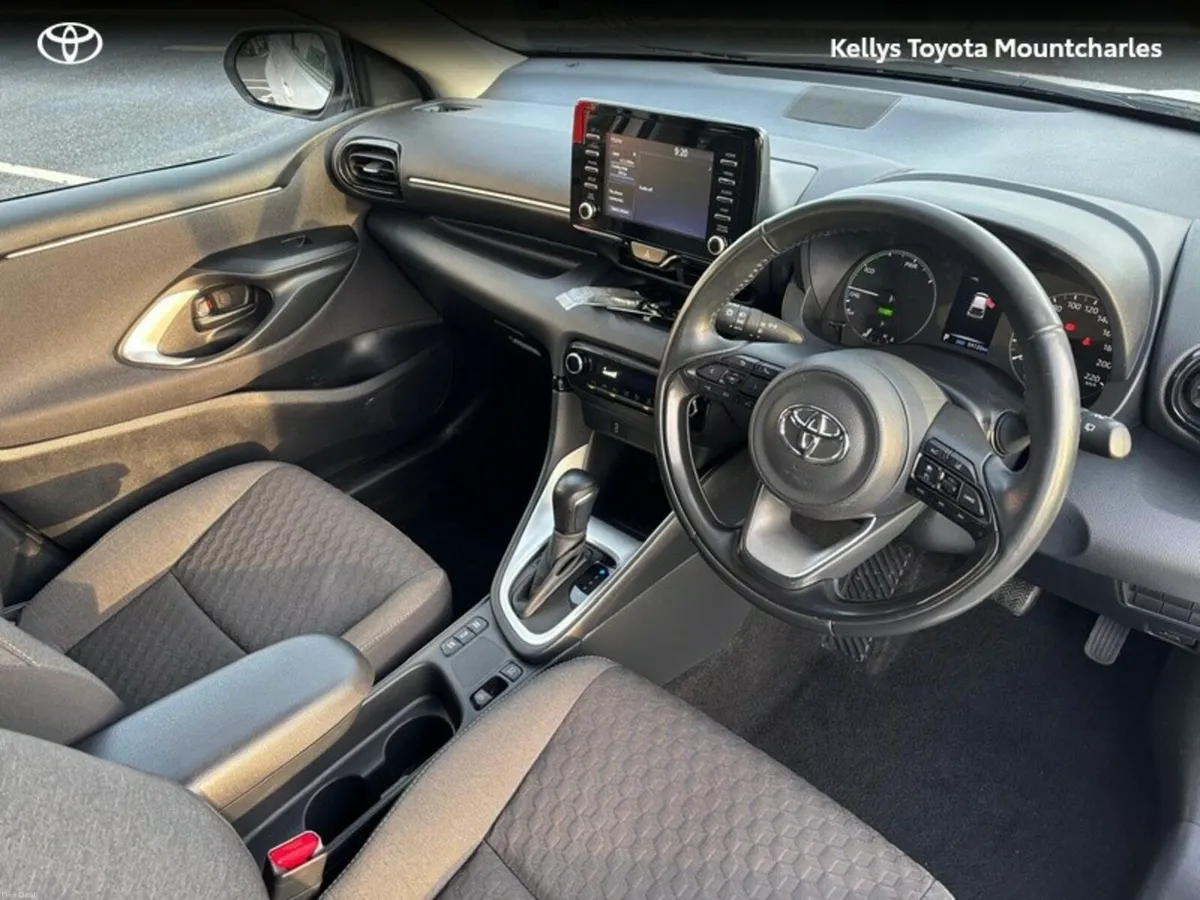 Toyota Yaris YARIS 1.5 HYBRID LUNA - Image 3