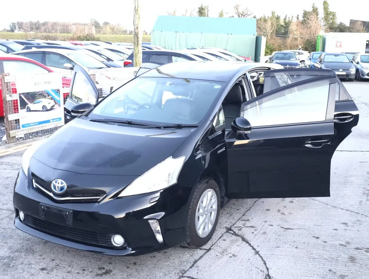 Toyota Prius Alpha LEATHER SEATS 2014 - Image 1