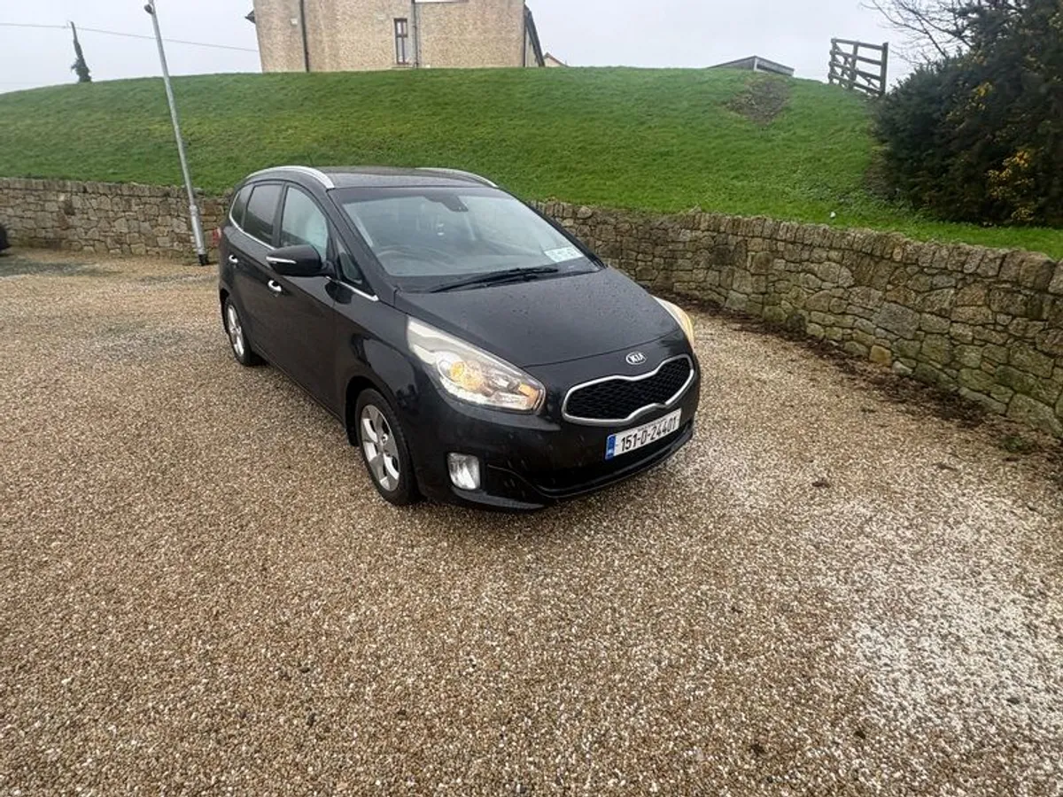 2015 Kia Carens - Image 1