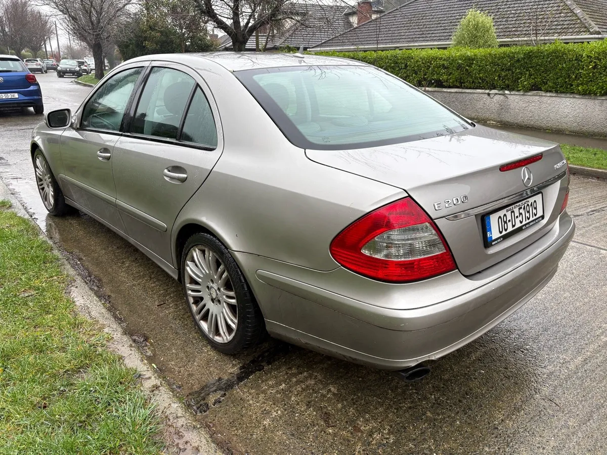Mercedes Benz E200 sport 1.8 only 139000 kms - Image 4