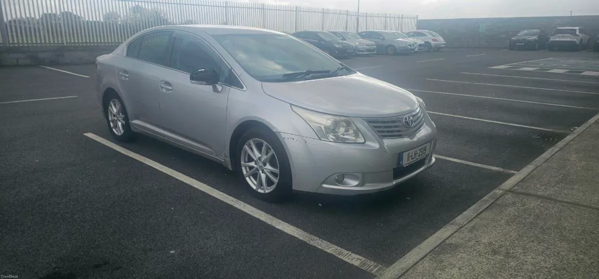 Toyota Avensis 2011 - Image 2