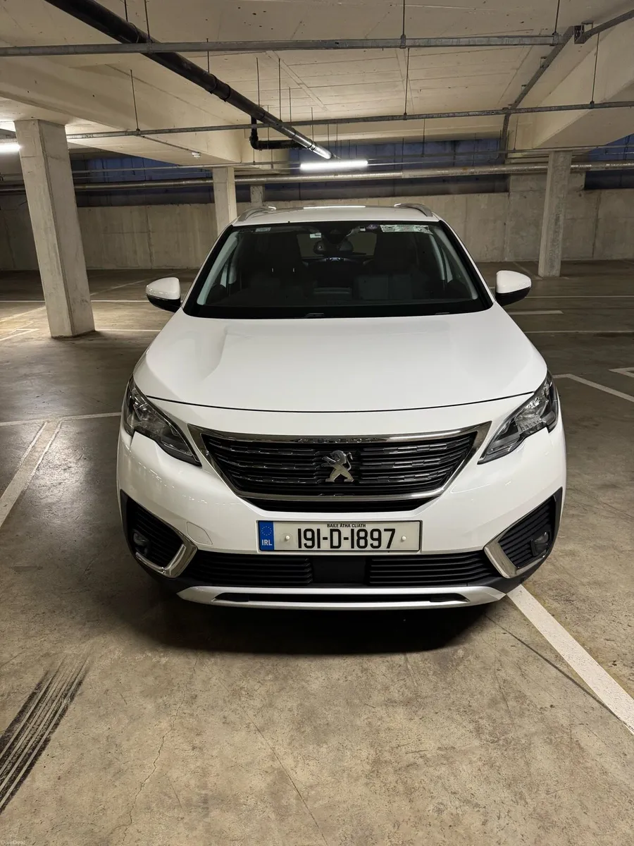 Peugeot 5008 - Image 1