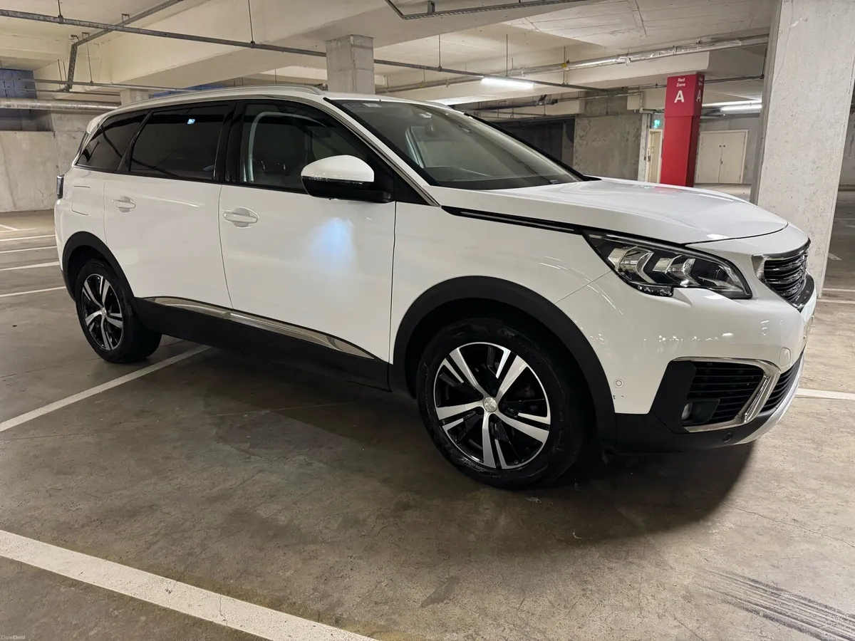 Peugeot 5008 Allure Automatic (with tow hitch) - Image 1
