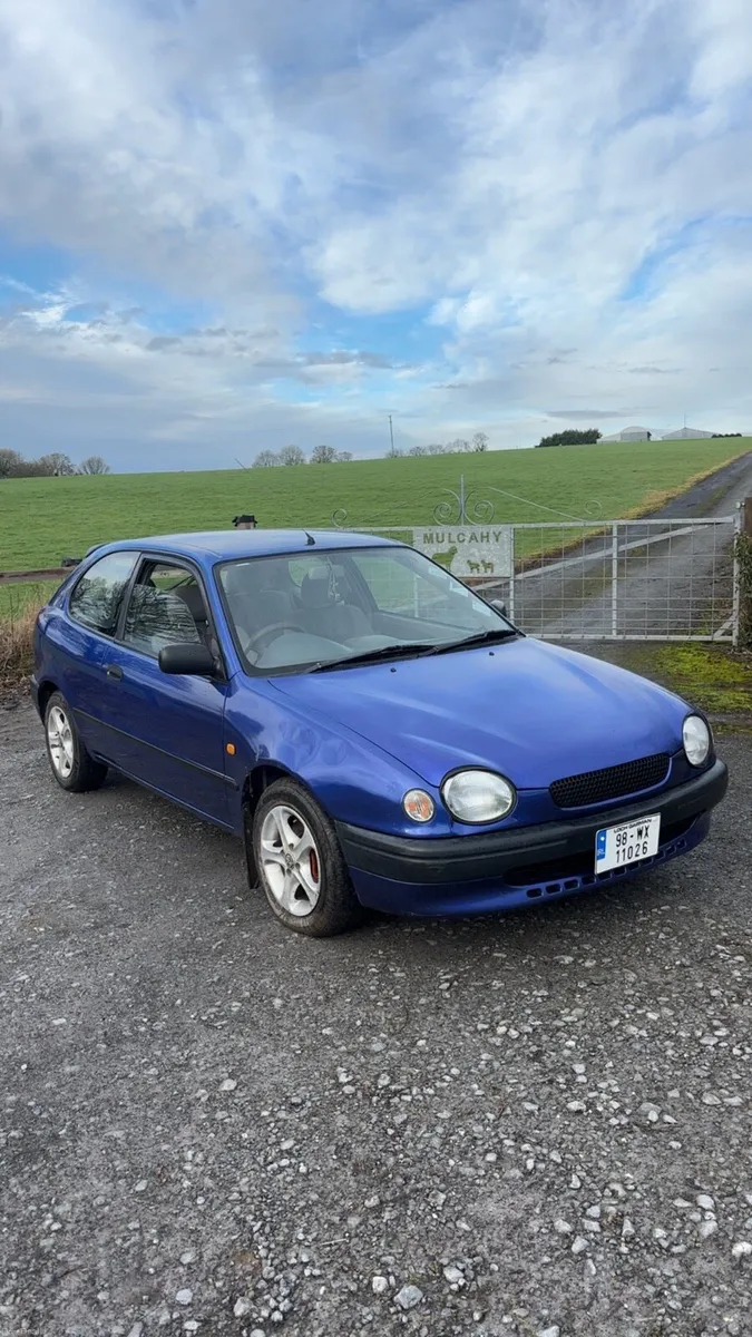 E11 Toyota Corolla - Image 2