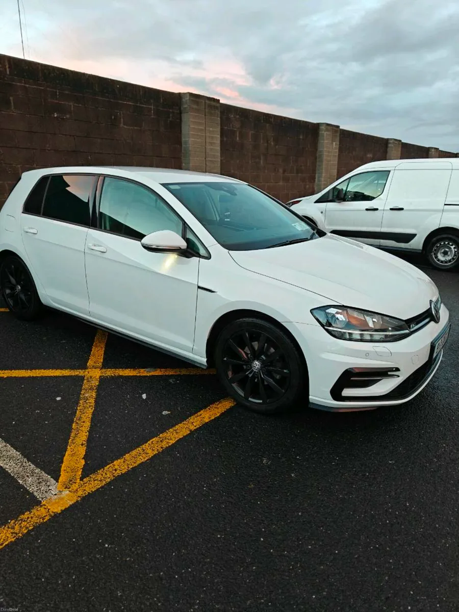 Volkswagen Golf R Line 2019 - Image 2