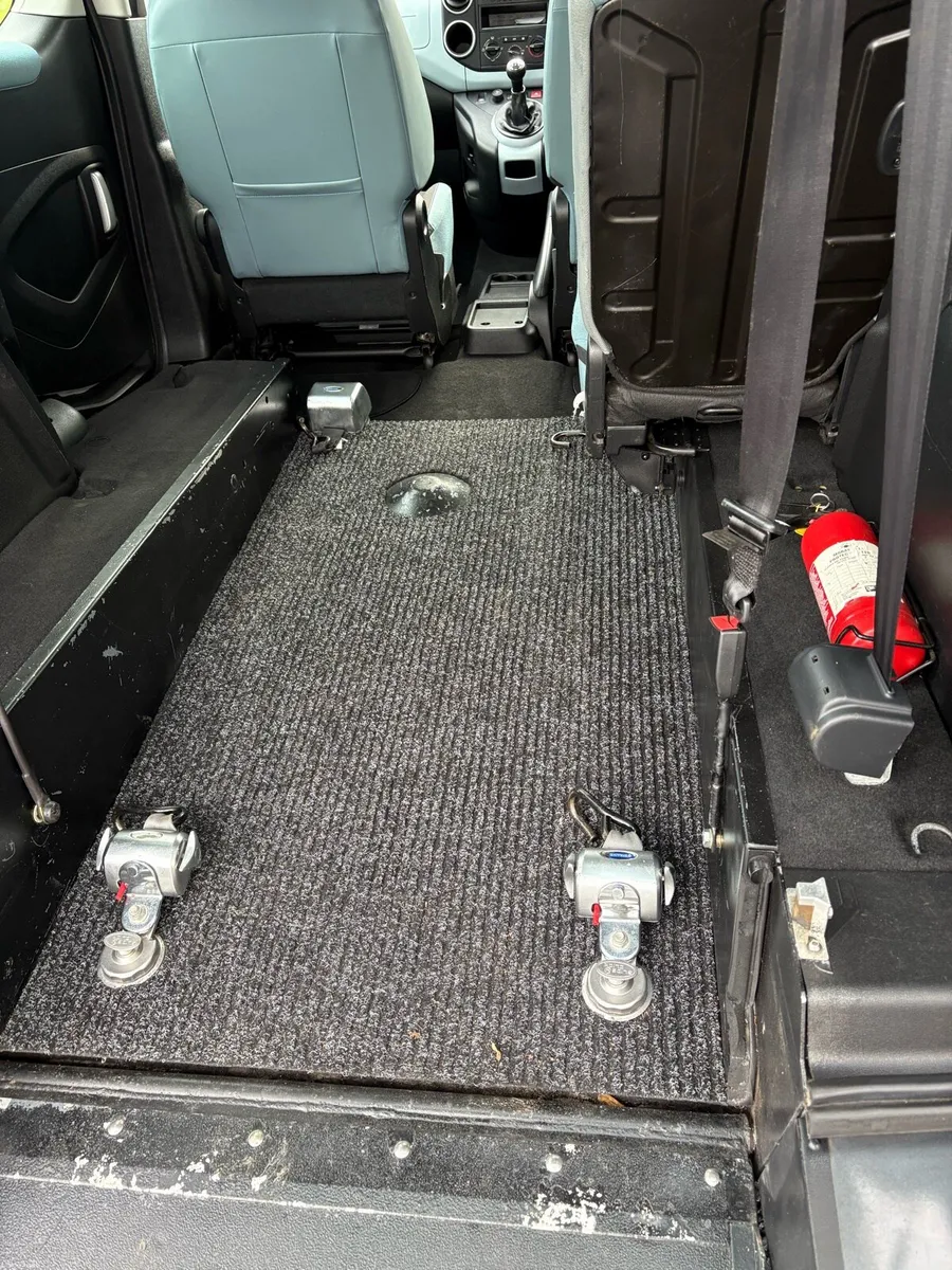 Wheelchair accessible - Image 4