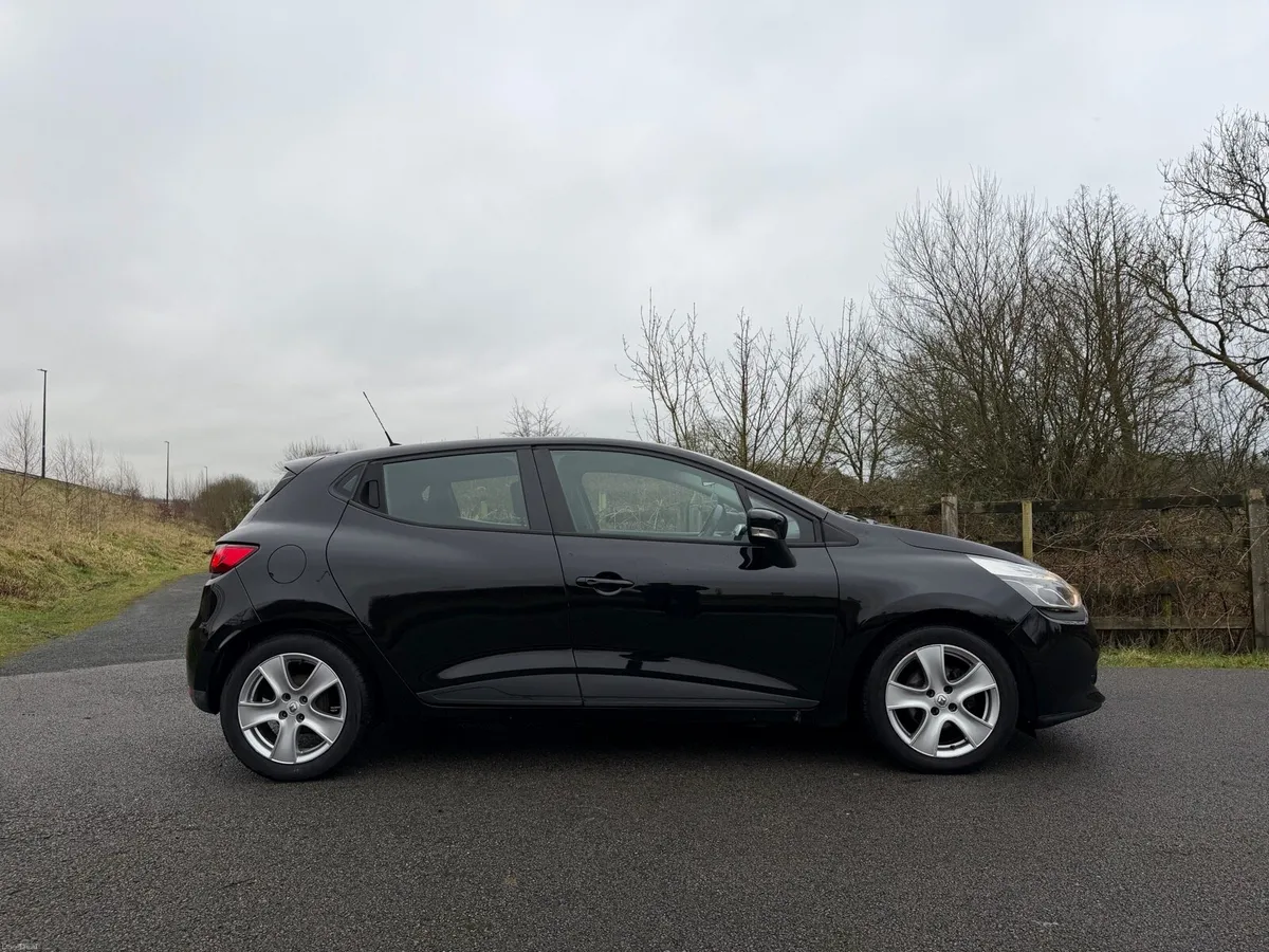 2014 Renault Clio 1.5DCI  Only 139000km - Image 3