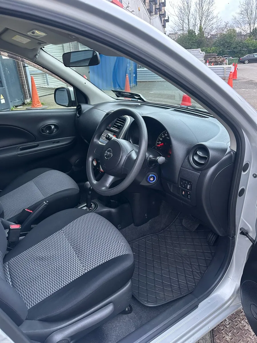 Automatic Nissan March - Image 2