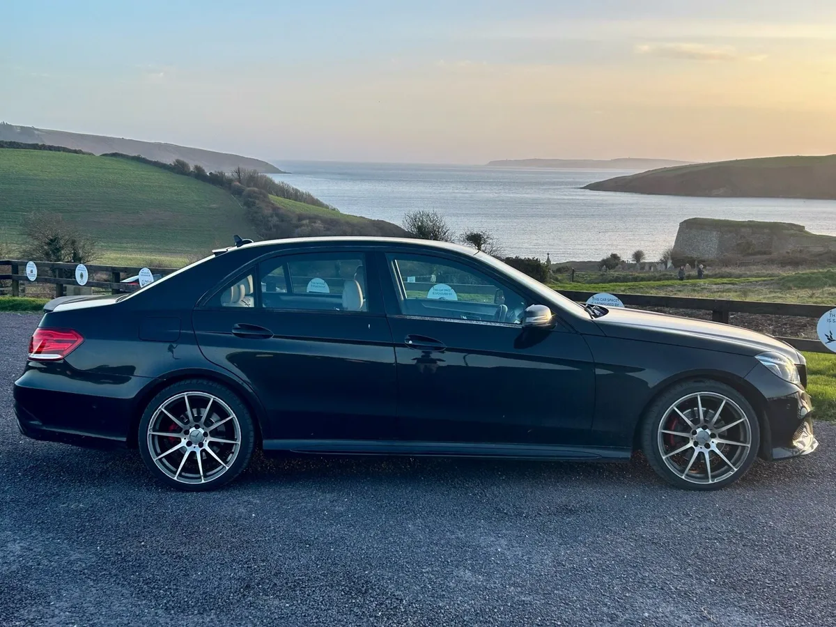 Mercedes-Benz E220 Nightline AMG - FULL S.HISTORY - Image 3