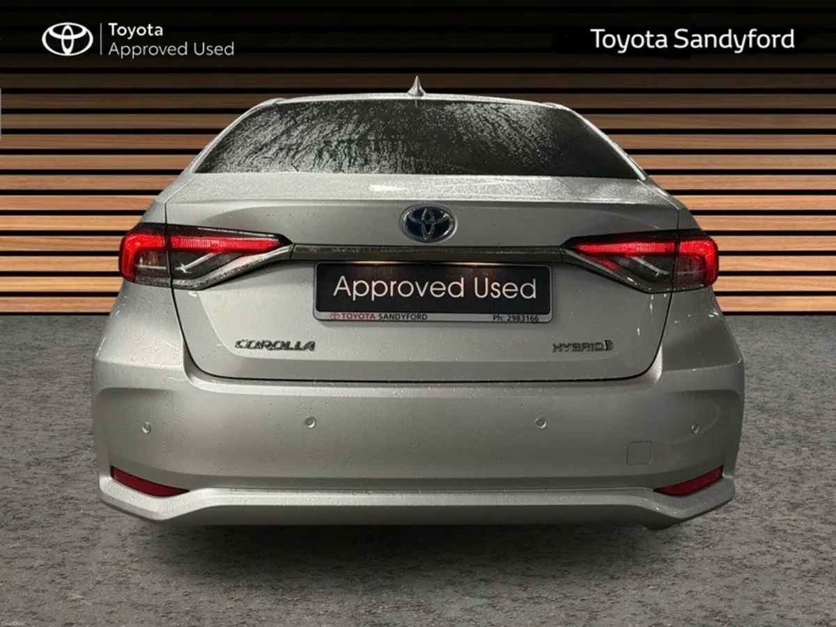 Toyota Corolla LUNA SPORT SALOON // HEATED SEATS / - Image 4