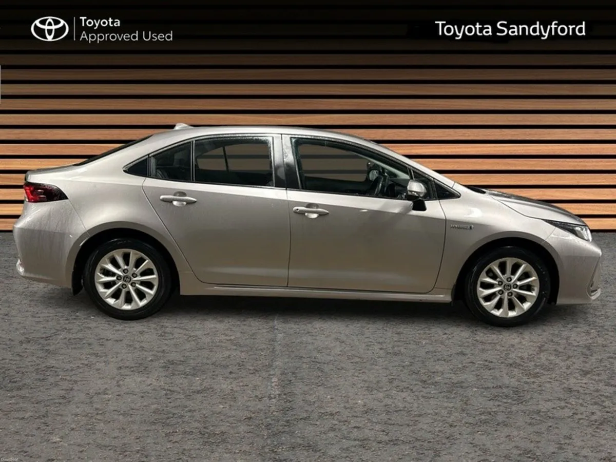 Toyota Corolla HYBRID LUNA AUTO SALOON // TOYOTA S - Image 3