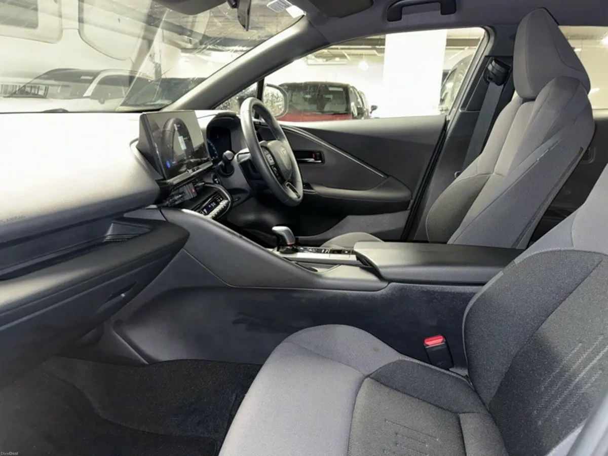 Toyota C-HR SPORT+ GLASS PAN ROOF // APPLE CARPLAY - Image 6