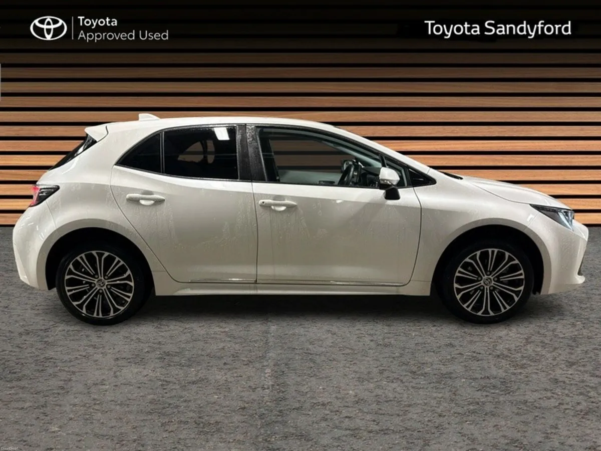 Toyota Corolla HYBRID SOL TOP SPEC // HEATED SEATS - Image 3