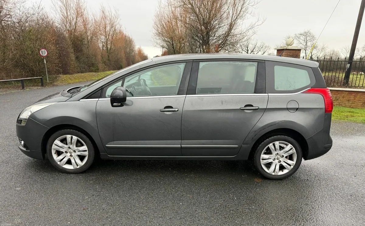 Peugeot 5008 Low Miles 7 Seater - Image 4