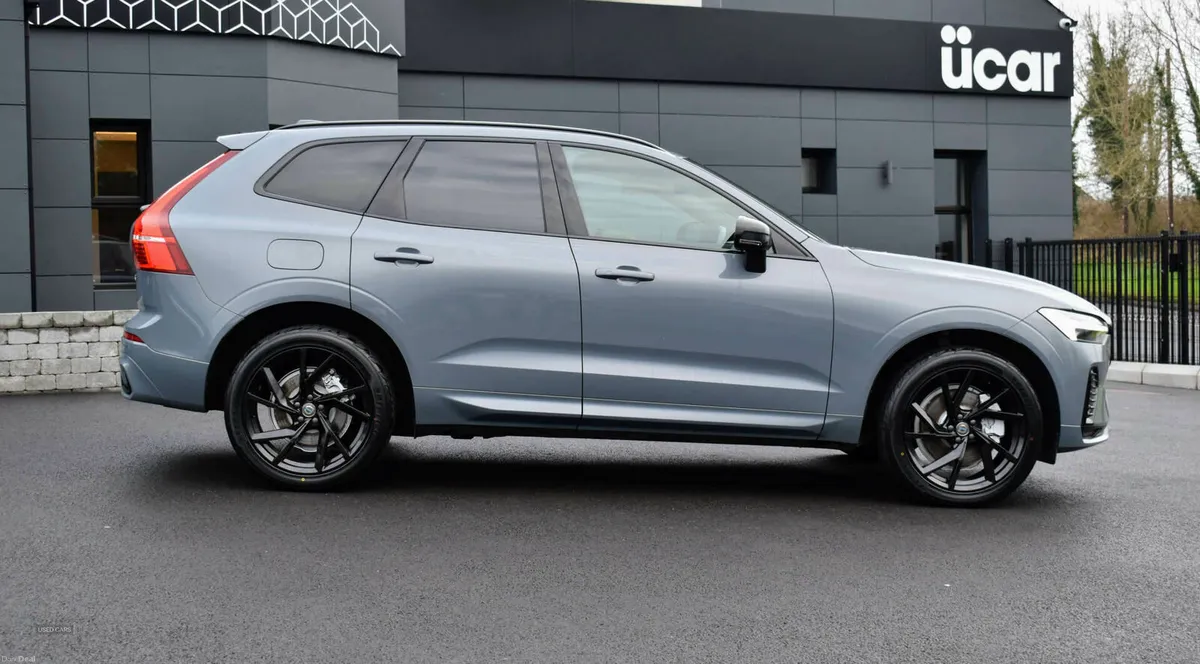 Volvo XC60 2.0 XC60 R-Design B5 MHEV AWD Auto 4WD - Image 4