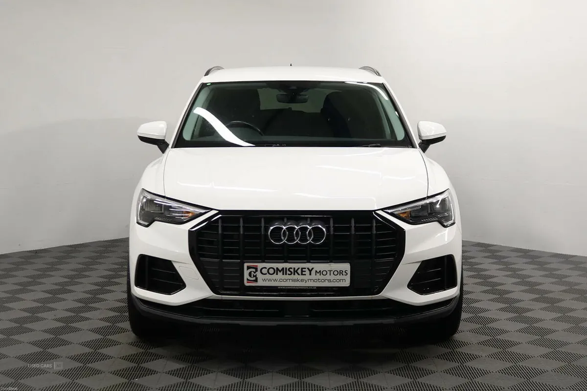 Audi Q3 TFSIe Technik - Image 2