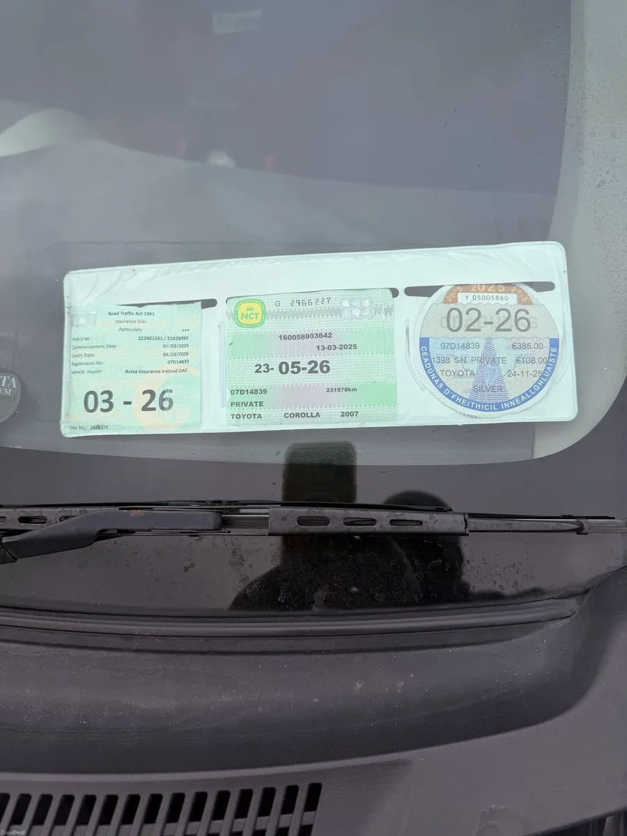 Toyota Corolla saloon - Image 4