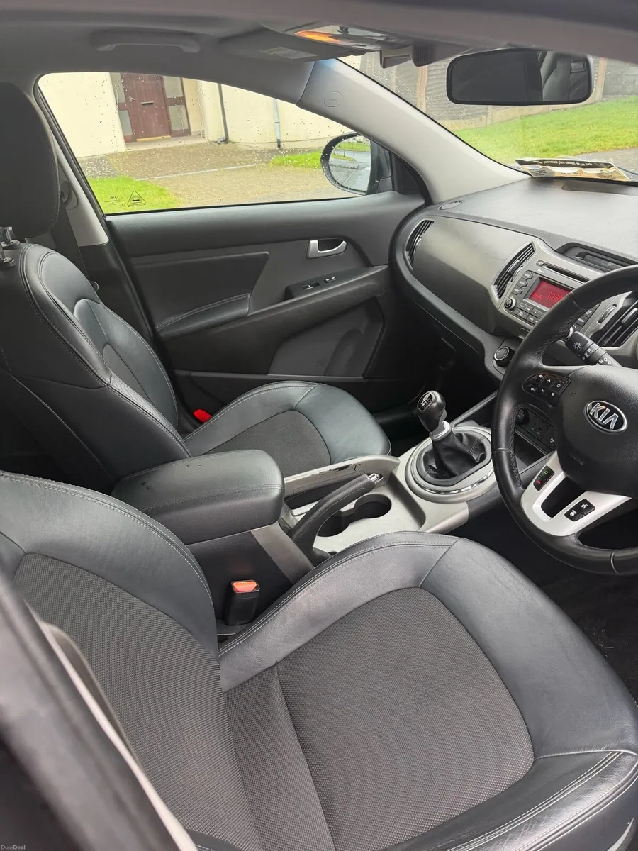 141 Kia Sportage Nct&Tax - Image 3
