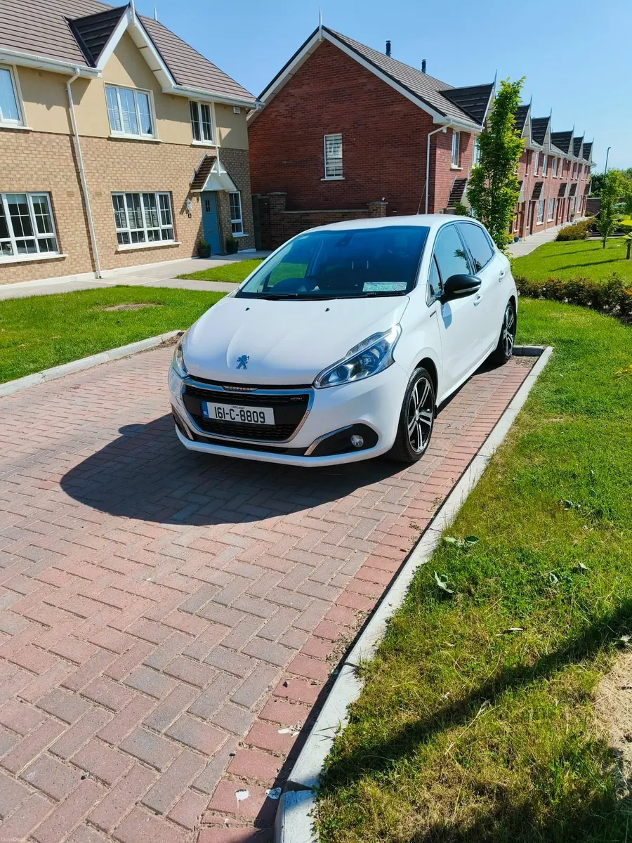 Peugeot 208 2016 - Image 1