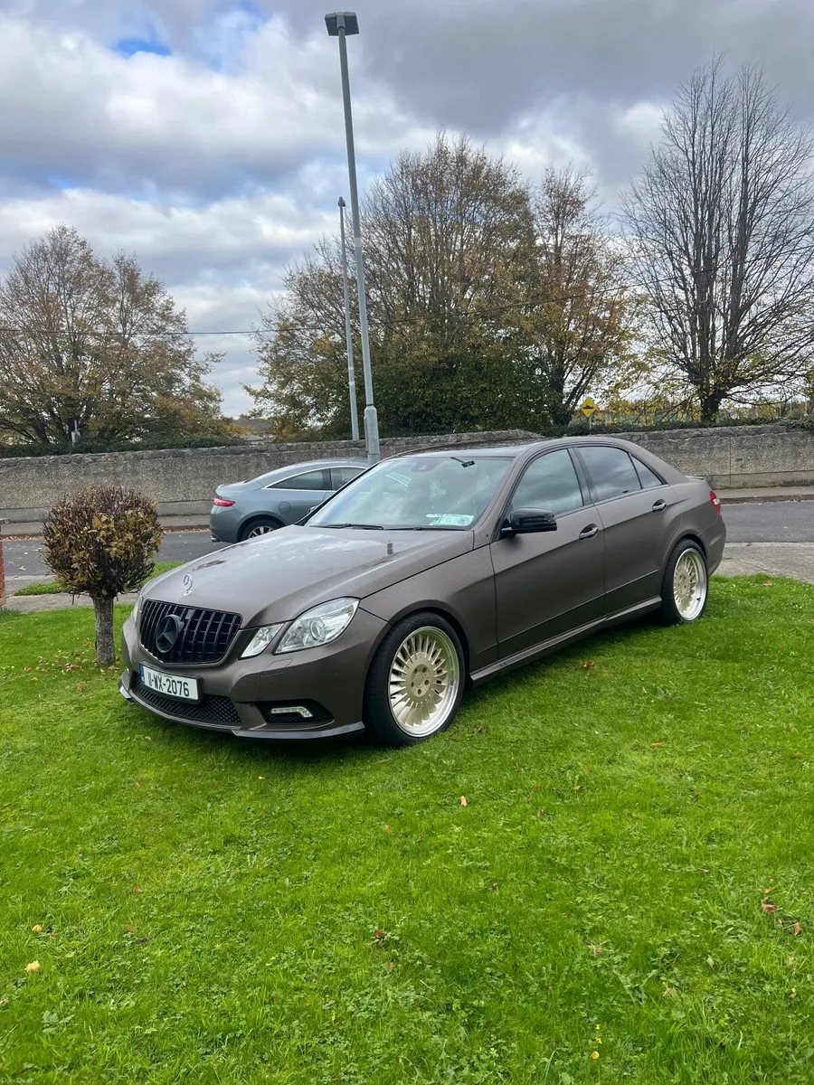 Mercedes-Benz E-Class 2011 - Image 2